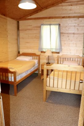 Big Canon Lake Lodge Cabin Two Twin Beds